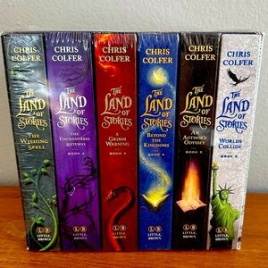 NWOT - The Land of Stories - Complete Paperback Gift Box - Set 6 Books